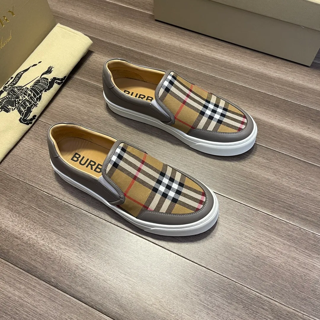 ☕P360💰《BURBERRY》【Original order·Version】Burberry: Top 🔝Purchasing agent🔍🔍The latest men's counter is on sale simultaneously, the original version imported from Italy🔝·Nappa calfskin·Brand totem cloth· Highlighting the (high-end, extravagance, class) travel, home, and best choice" exquisite workmanship (Imported water-dyed leather lining from Italy 🇮🇹), sole: original sole provided by the original factory, ⚠️exclusive double layer Activity·TPR rubber·molded outsole; super comfortable·wear-resistant·non-slip·environmental protection🌳🌳🌳, the real thing is more beautiful🎬The real thing is more beautiful🔍🔍 (high quality·follow the order) You can enter and exit the counter at will: Size: 38·39·40·41·42·43·44 (🎉Customized 45) Welcome to order...☕️